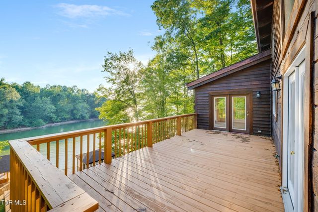 285 Allison Cove Trail, Piney Flats, TN 37686