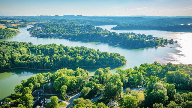 285 Allison Cove Trail, Piney Flats, TN 37686