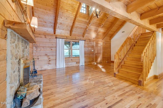 285 Allison Cove Trail, Piney Flats, TN 37686