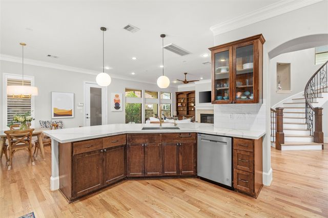 4440 Betty Street, Bellaire, TX 77401