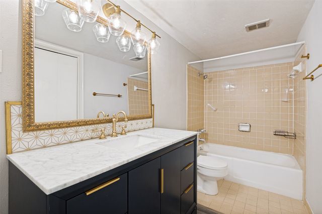 4104 Ridglea Country Club Drive, Fort Worth, TX 76126