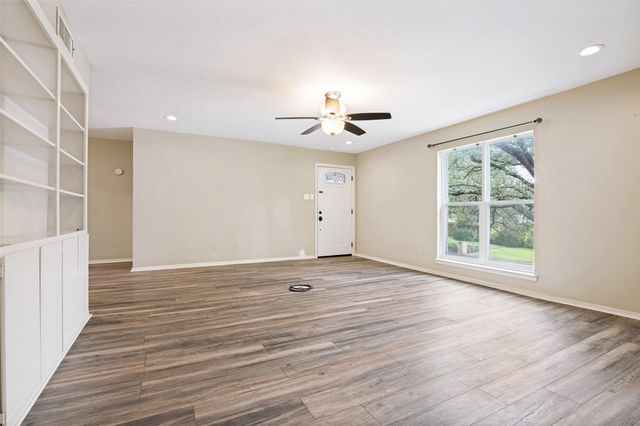 4104 Ridglea Country Club Drive, Fort Worth, TX 76126