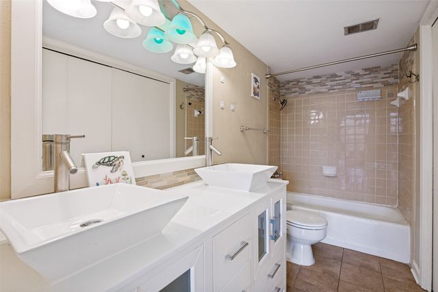 4104 Ridglea Country Club Drive, Fort Worth, TX 76126