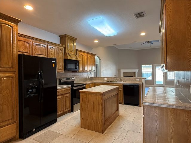 2517 Scabbard Dr, Corpus Christi, TX 78414