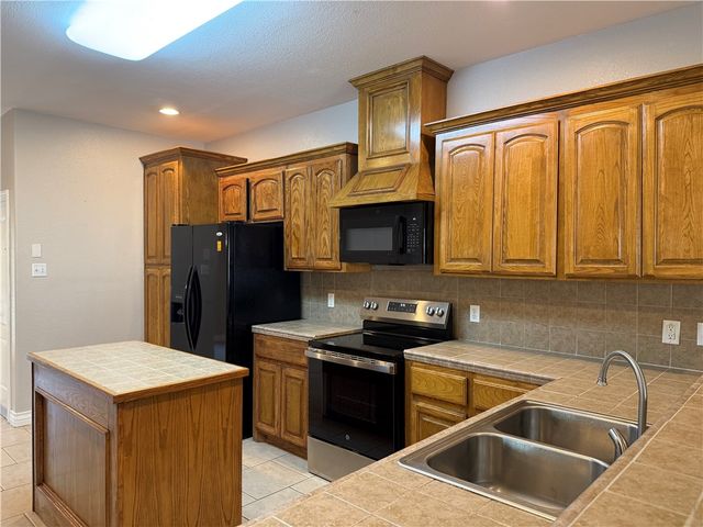 2517 Scabbard Dr, Corpus Christi, TX 78414