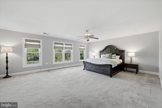301 SHILOH PL SE, Leesburg, VA 20175