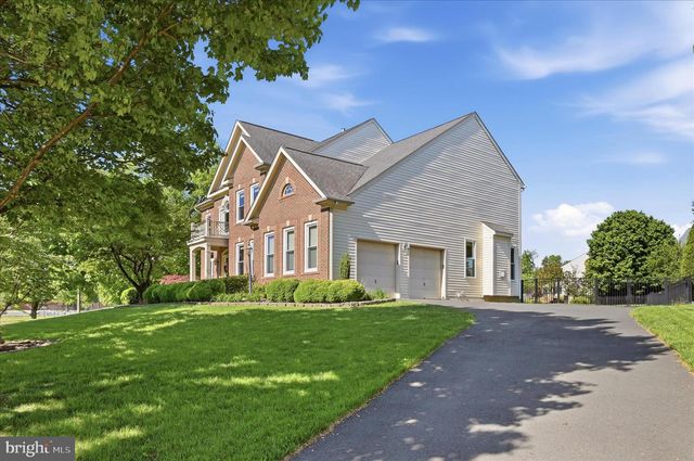 301 SHILOH PL SE, Leesburg, VA 20175