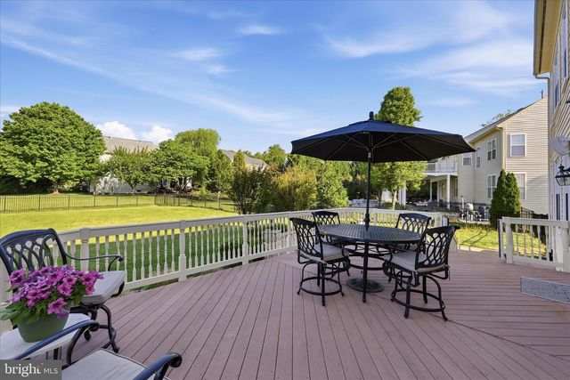 301 SHILOH PL SE, Leesburg, VA 20175
