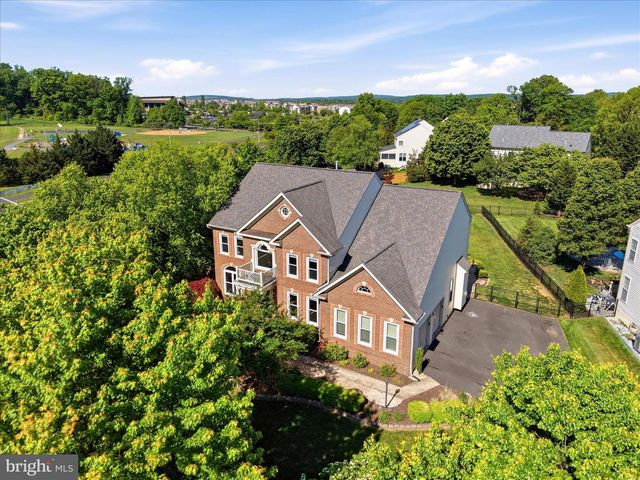 301 SHILOH PL SE, Leesburg, VA 20175