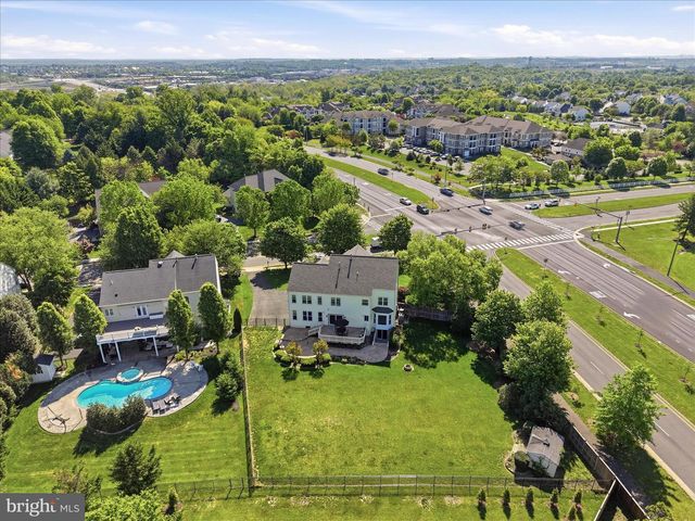 301 SHILOH PL SE, Leesburg, VA 20175
