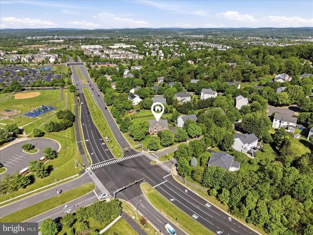 301 SHILOH PL SE, Leesburg, VA 20175
