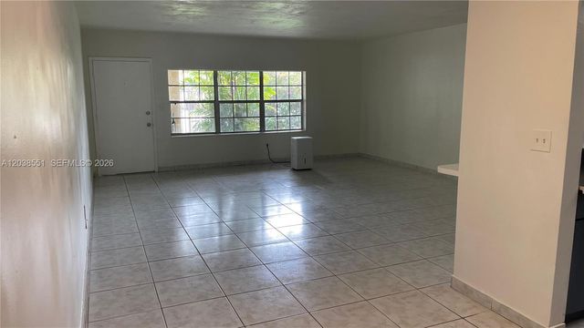 1855 NE 121st St 2, North Miami, FL 33181