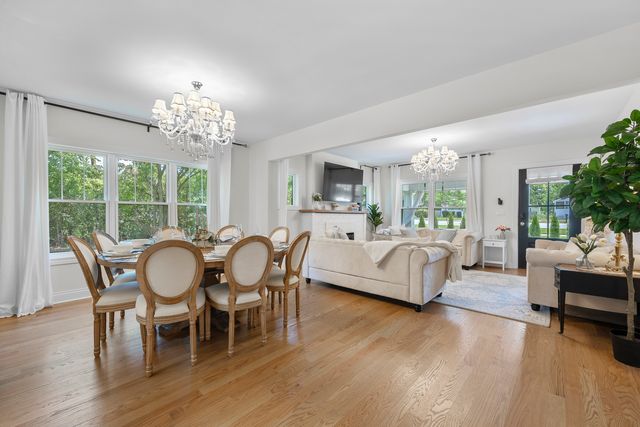 300 Geneva Road, Glen Ellyn, IL 60137