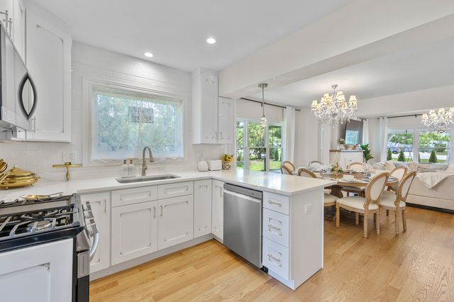 300 Geneva Road, Glen Ellyn, IL 60137