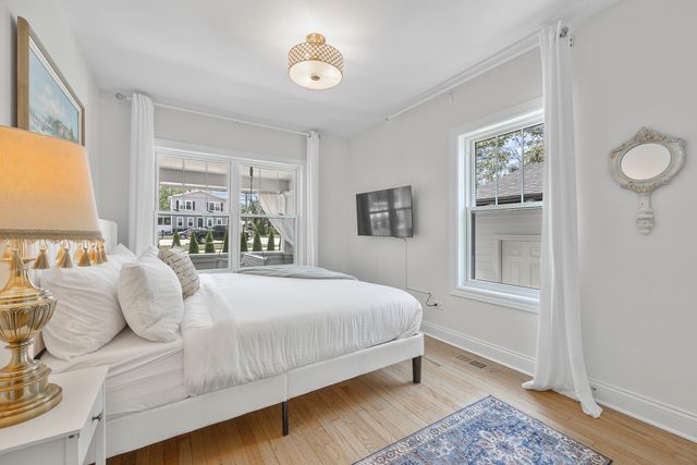 300 Geneva Road, Glen Ellyn, IL 60137