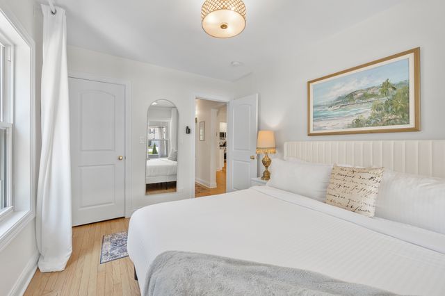 300 Geneva Road, Glen Ellyn, IL 60137