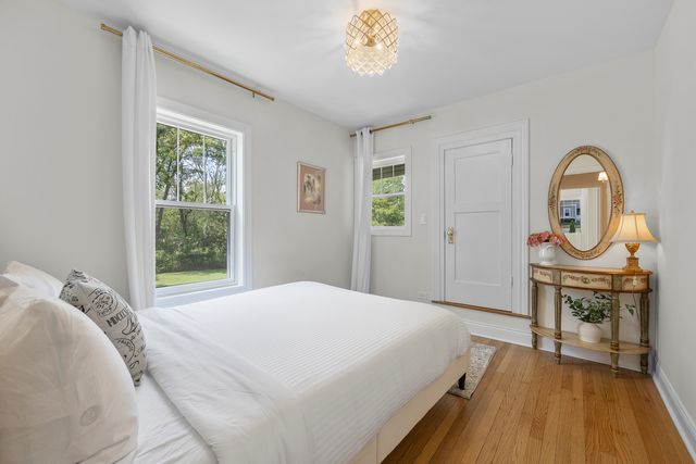 300 Geneva Road, Glen Ellyn, IL 60137