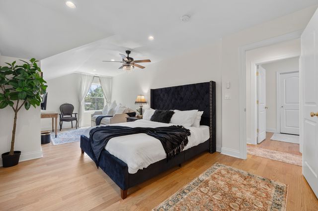 300 Geneva Road, Glen Ellyn, IL 60137