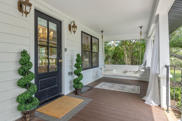 300 Geneva Road, Glen Ellyn, IL 60137