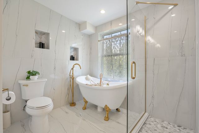 300 Geneva Road, Glen Ellyn, IL 60137