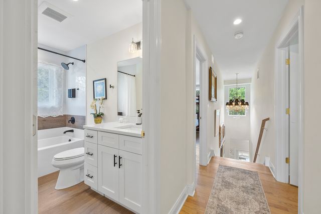 300 Geneva Road, Glen Ellyn, IL 60137