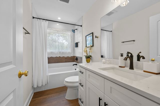 300 Geneva Road, Glen Ellyn, IL 60137