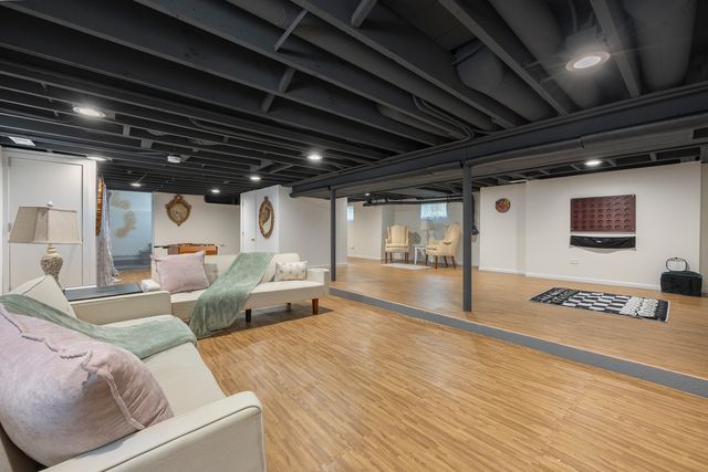 300 Geneva Road, Glen Ellyn, IL 60137