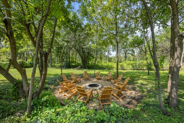 300 Geneva Road, Glen Ellyn, IL 60137