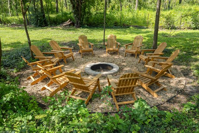 300 Geneva Road, Glen Ellyn, IL 60137