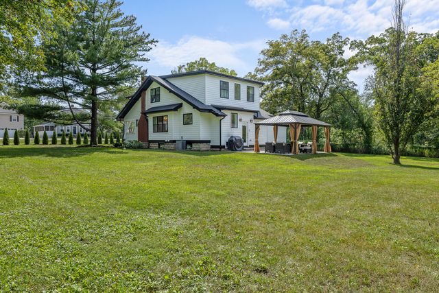 300 Geneva Road, Glen Ellyn, IL 60137