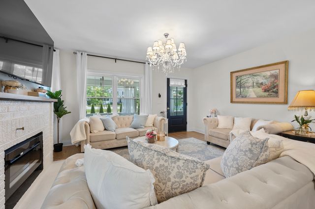 300 Geneva Road, Glen Ellyn, IL 60137