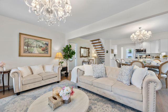 300 Geneva Road, Glen Ellyn, IL 60137