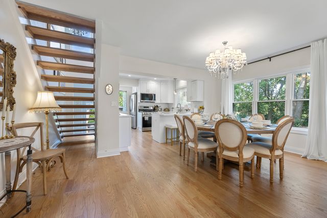 300 Geneva Road, Glen Ellyn, IL 60137