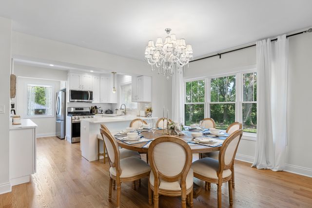 300 Geneva Road, Glen Ellyn, IL 60137