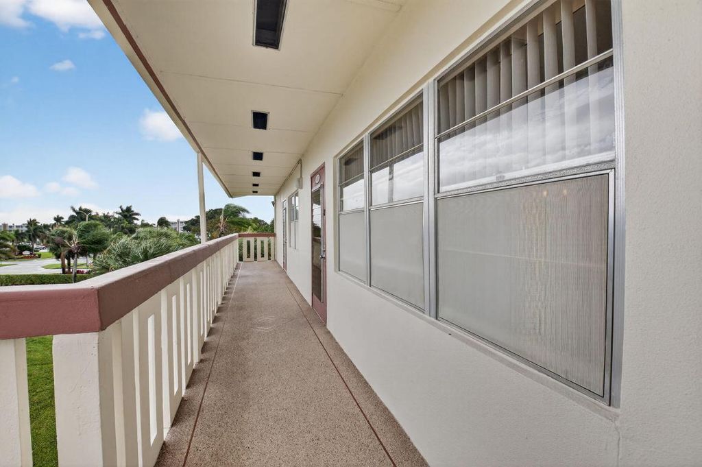 Image 4 of property listing at 167 Preston D 167, Boca Raton, FL 33434