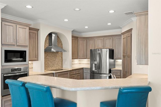 7300 AMERICANA DRIVE NE 143, St Petersburg, FL 33702