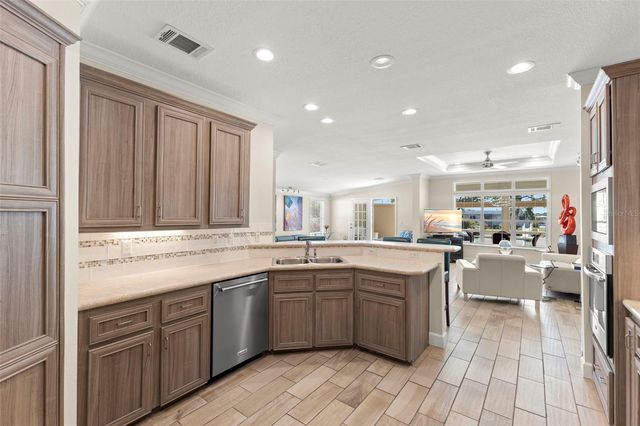 7300 AMERICANA DRIVE NE 143, St Petersburg, FL 33702