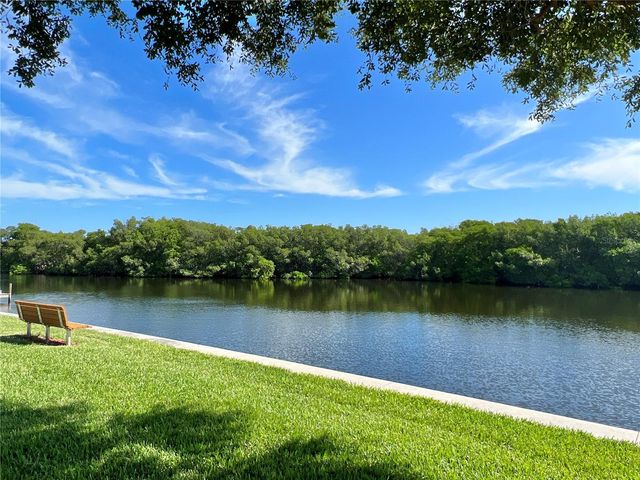 7300 AMERICANA DRIVE NE 143, St Petersburg, FL 33702