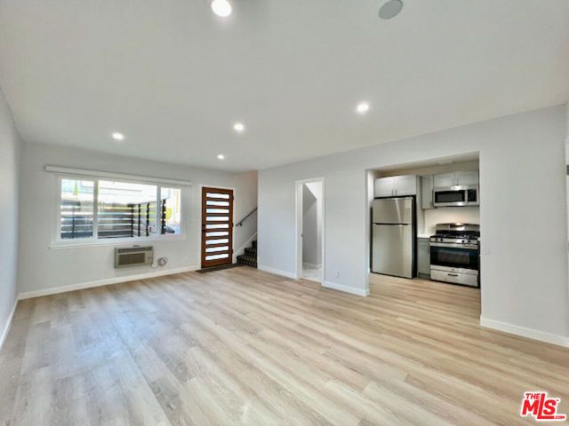 901 S Barrington Avenue, Los Angeles, CA 90049