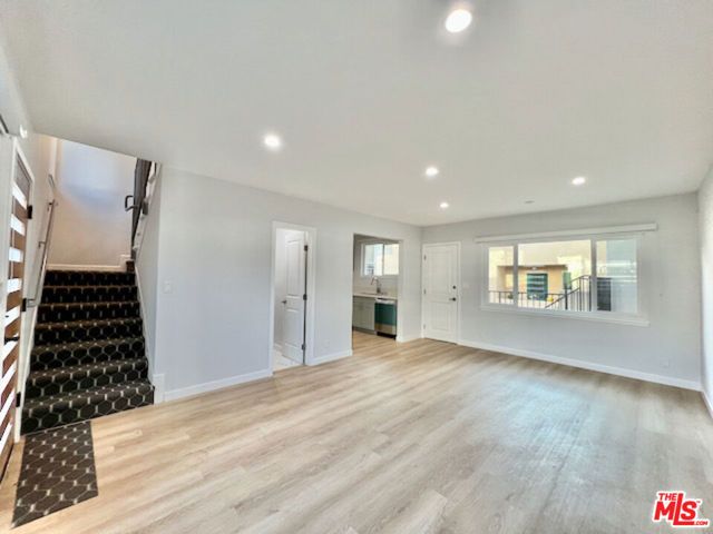 901 S Barrington Avenue, Los Angeles, CA 90049