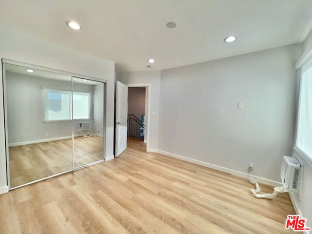 901 S Barrington Avenue, Los Angeles, CA 90049