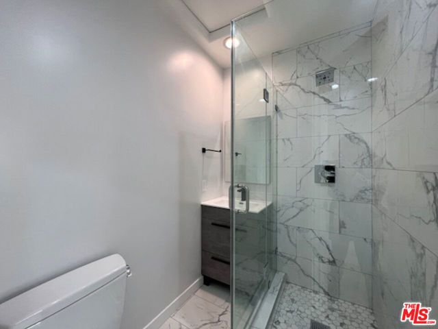 901 S Barrington Avenue, Los Angeles, CA 90049