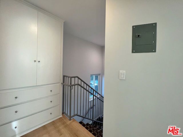 901 S Barrington Avenue, Los Angeles, CA 90049