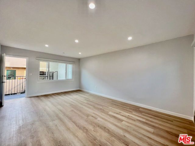 901 S Barrington Avenue, Los Angeles, CA 90049