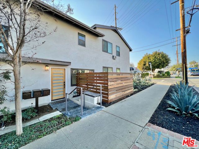 901 S Barrington Avenue, Los Angeles, CA 90049