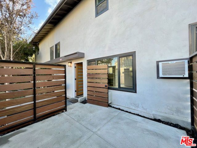 901 S Barrington Avenue, Los Angeles, CA 90049