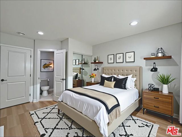 901 S Barrington Avenue, Los Angeles, CA 90049