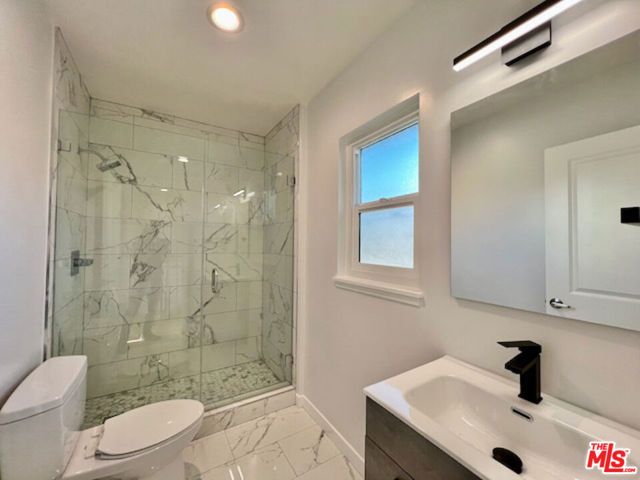 901 S Barrington Avenue, Los Angeles, CA 90049