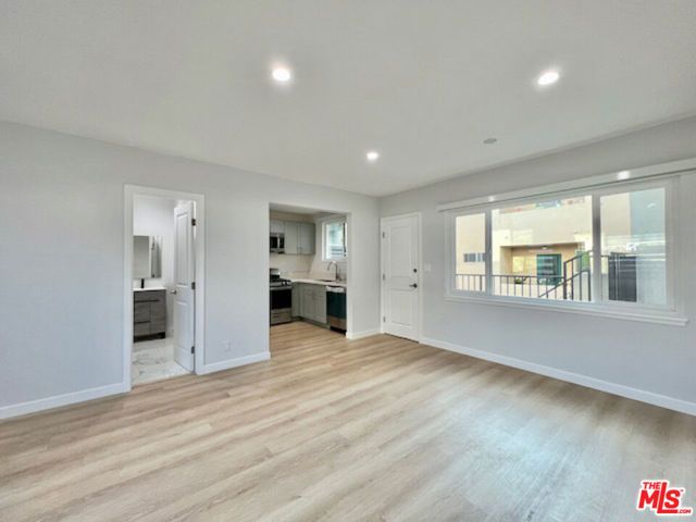 901 S Barrington Avenue, Los Angeles, CA 90049
