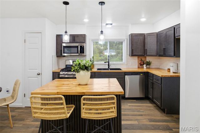 6152 Wulff Drive, Berkeley, MO 63134